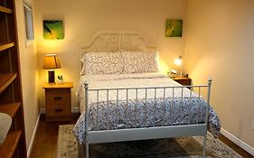 Spacious And Bright Unit With Natural Light.